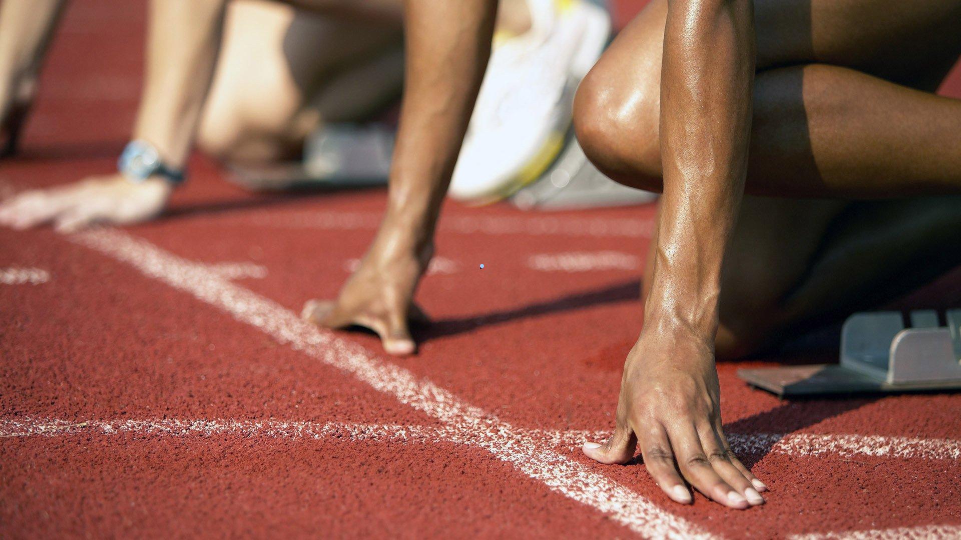 FIFA最佳阵容前锋投票结果揭晓，登贝莱领先优势明显，亚马尔表现亮眼，C罗与梅西得分偏低引热议